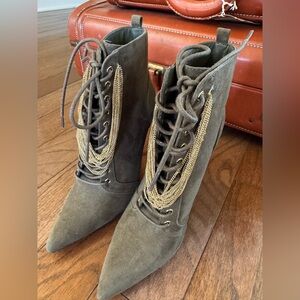 Shoe Dazzle Olive Green Suede Gold Chain lace up ankle boots 5 inch heel Size7.5